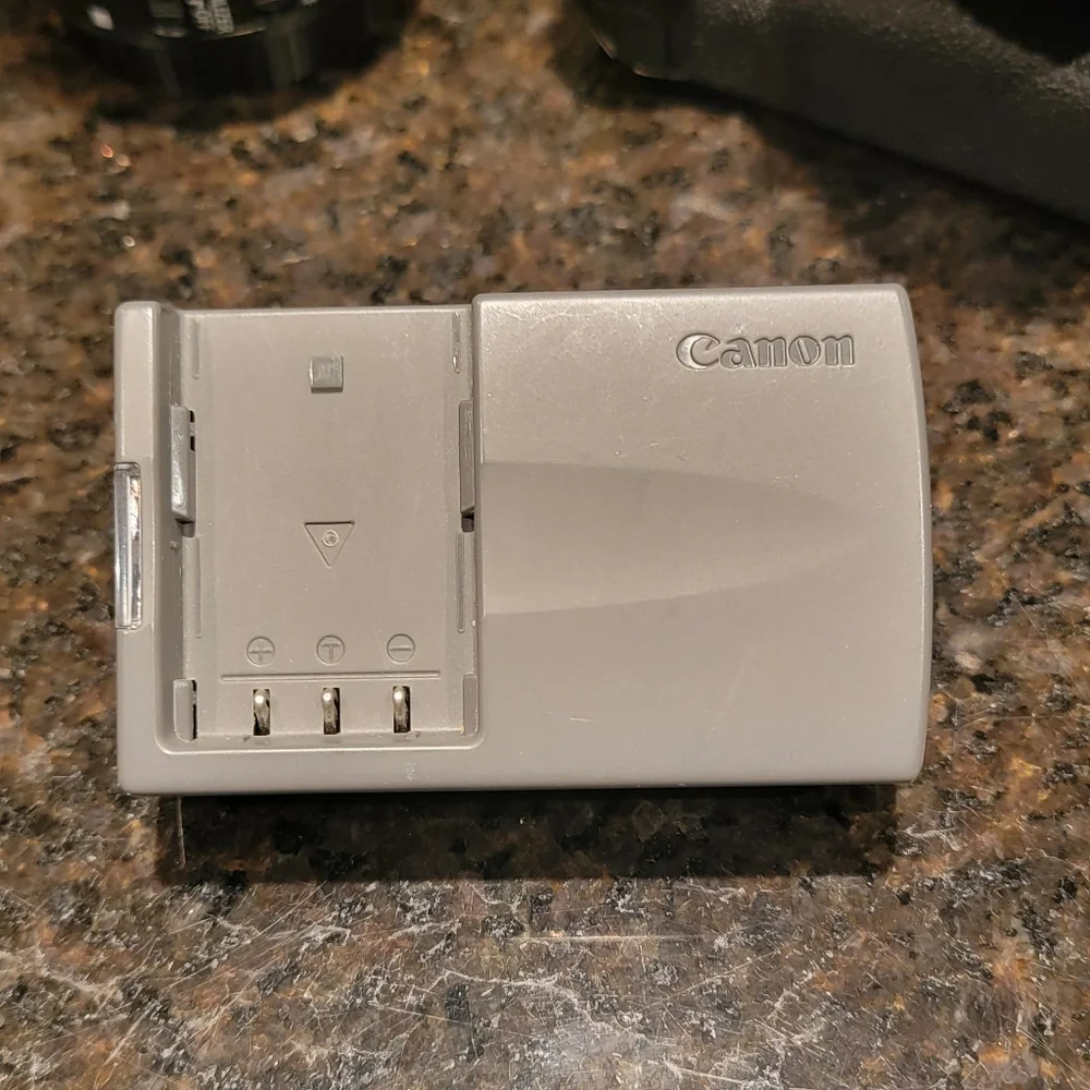 CANON REBEL XTi EFS 55-250 Camera/Lens & CANON Battery Grip